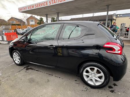 PEUGEOT 208 1.2 VTi Active 